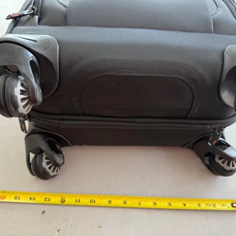 Samsonite 4-Wheel Spinner Suitcase, Frequent Flyer, Soft Nylon - Picture 4 of 11